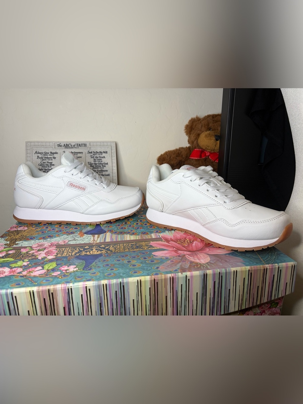 Reebok Royal Glide Women’s Size 6 White Pink Gum Sole Sneakers NWOT
